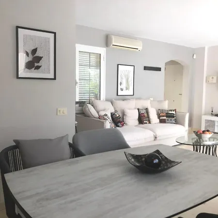 ヴィラ La Caleta Luxury Seaside Villa With 3 Bedrooms And Private Pool